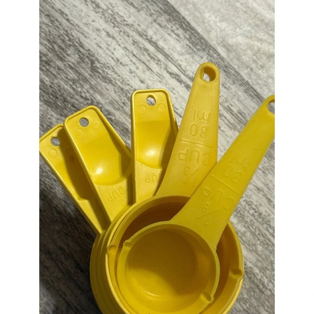 Vintage Tupperware Yellow Measuring Cups Set Harvest Gold‎ Nesting 5 Pieces